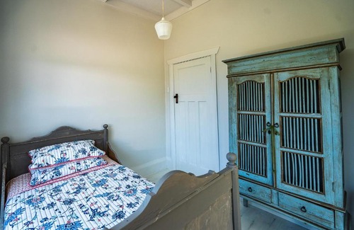 Russell House | The Cottage on Beresford