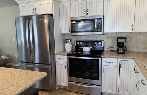 Lake City House | The Cottage on Lakeview…Lake Missaukee views…Steps from the beach!