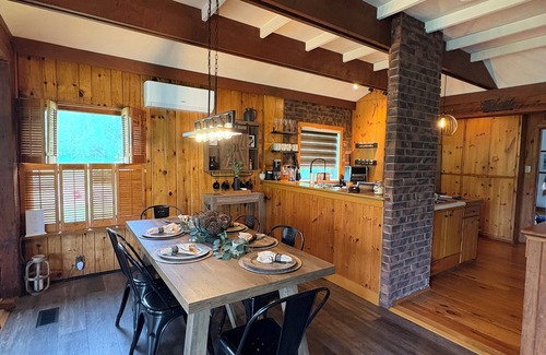 Georgetown Cottage | The cottage on the Credit River, cast a line or float lazily down the river.