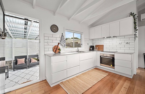 Bridport Cottage | The Cottage on Westwood - Pet Friendly