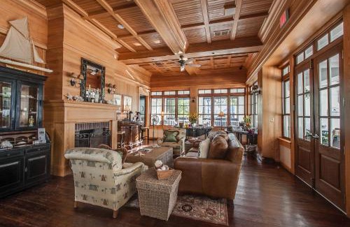 Charleston House | The Cottages on Charleston Harbor