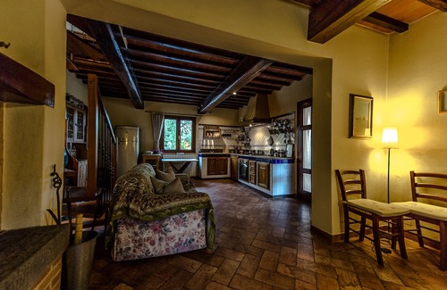 Empoli House | The country house in the middle of a small valley verde'La home of the elms'