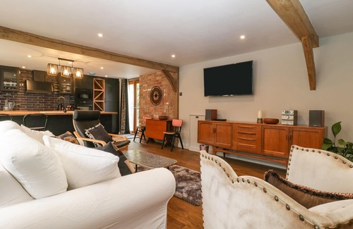 Winterborne Zelston Cottage | THE COURTYARD - HILLTOP BARN, family friendly in Wareham