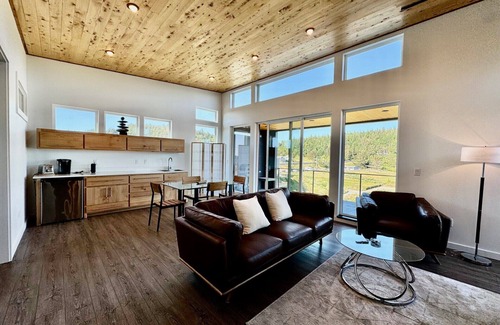 Port Orford Condo | The Cove at Port Orford: Cormorant Suite