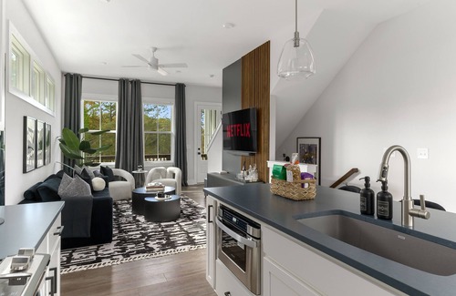 Peoplestown House | The Cove on the belt! Luxury townhouse, central to all attractions in the city.