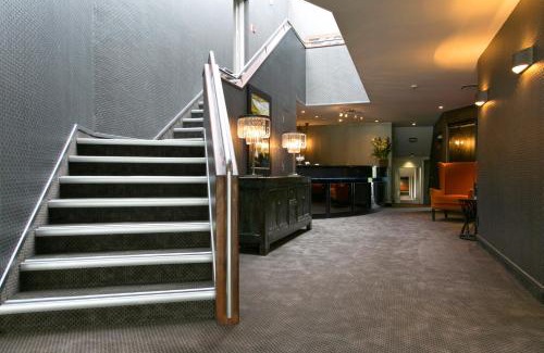 Waipahihi Hotel | The Cove- On The Lake