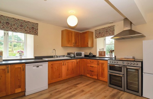 Toller Porcorum Cottage | THE COW SHED, pet friendly, with a garden in Toller Porcorum