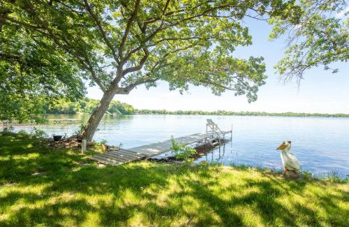 Alexandria House | The Cowdry Cottage - Pet-Friendly - Canoe - Bikes