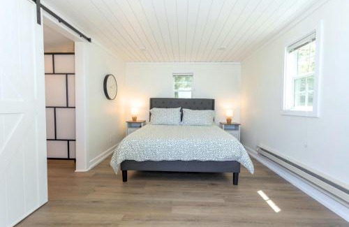 Alexandria House | The Cowdry Cottage - Pet-Friendly - Canoe - Bikes