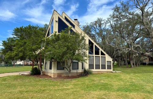 Spicewood House | The Cozy Corner in Windermere Oaks on Lake Travis