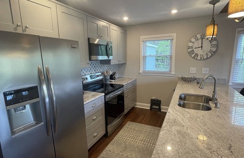 Roxboro Cottage | The Cozy Cottage on Little Duck Cove