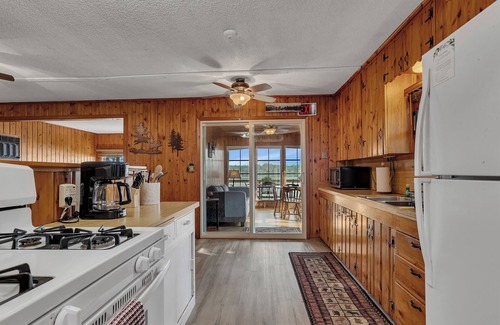 Crosslake Cabin | The Cozy Cub-A Rustic Cozy Cabin in Crosslake