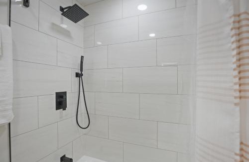 Washington Apartment | The Cozy District Den Stay