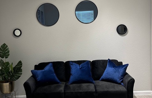 Aubrey Apartment | THE COZY PAD KING SUITE