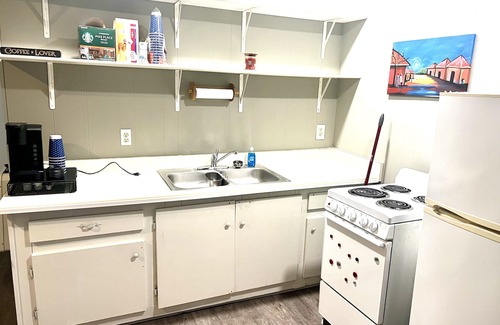 Green Acres Apartment | The Cozy Place - Family and Pet friendly. Only 5 minutes away from UGA!