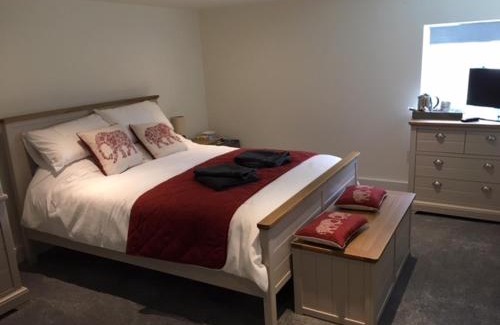 Petworth Hotel | The Cricketers Arms