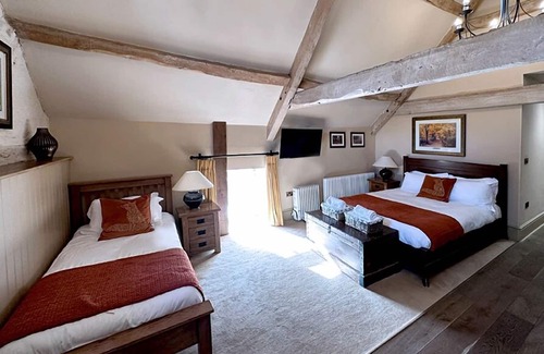 Marnhull Hotel | The Crown at Marnhull