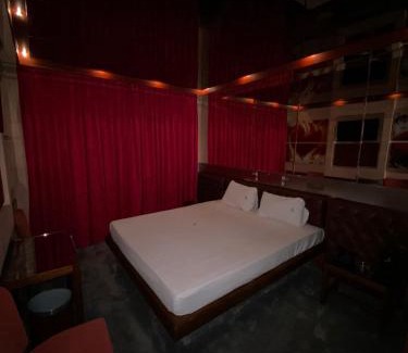 Skaramangas Hotel | THE CRYSTAL BLUE XAIDARI HOTEL