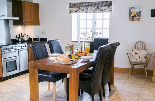 Llanfaethlu Apartment | The Dairy - an on the beach that sleeps 4 guests in 2 bedrooms