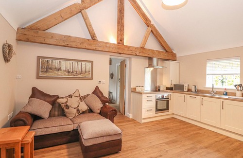 Wimbolds Trafford Cottage | THE DAIRY, romantic, with hot tub in Chester