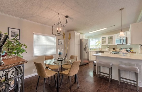 Edgewater House | The Dancing Dolphin Retreat