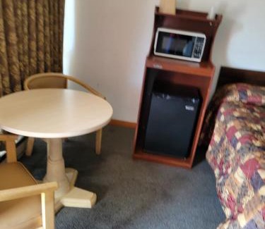 La Salle Hotel | The Daniels Motel