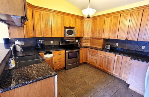 Palo Cottage | The Derby Lodge - Lake living at its finest!