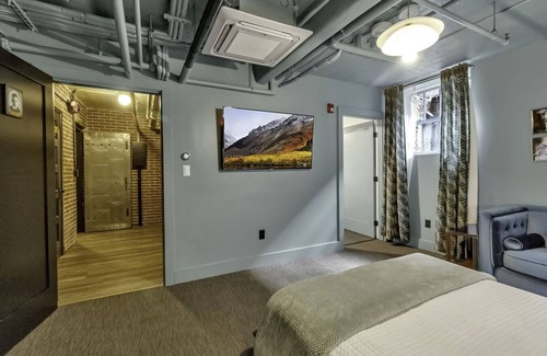 East Aurora Hotel | The Dillinger Room @ The Bank