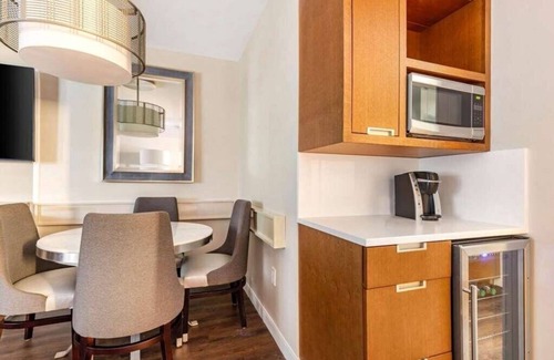West End Hotel | The District, a Hilton Club - One Bedroom Standard (Lock-Off)