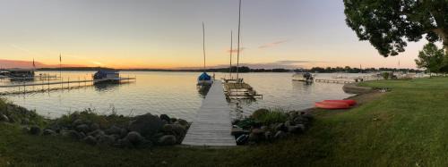 Clear Lake House | The Doctor's Cottage - Vacation Back In-Time