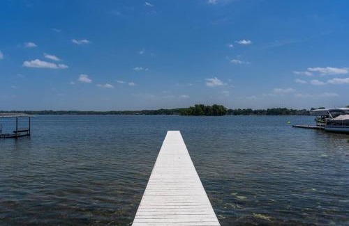 Clear Lake House | The Doctor's Cottage - Vacation Back In-Time