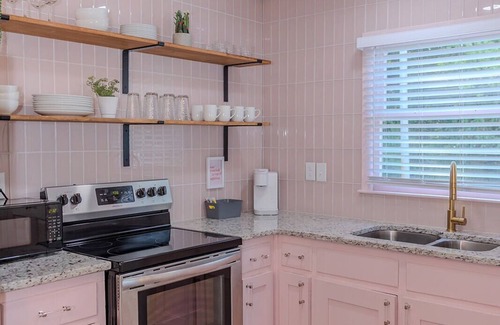 Covington House | The Dolly- 1/2 mi from Covington Square