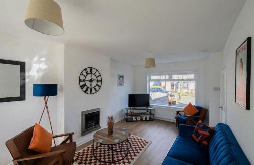 Aberdeen Apartment | The Douglas - Spacious 3 bed house with parking in Aberdeen