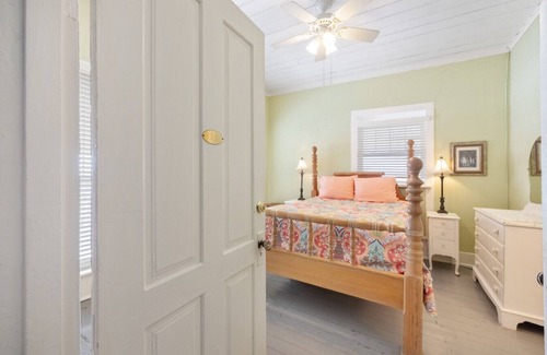 Cedar Key Hotel | The Downtown Historic Island Hotel