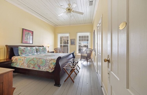 Cedar Key Hotel | The Downtown Historic Island Hotel