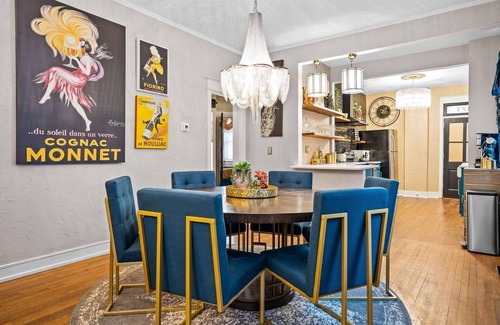 Hanover Place Apartment | The Downtown Luxe - Superior Amenities & minutes from downtown, Westport and the Plaza!