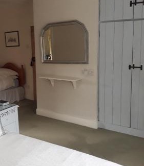 Llanfihangel Tal-y-llyn Bed & Breakfast | The Draen Bed and Breakfast