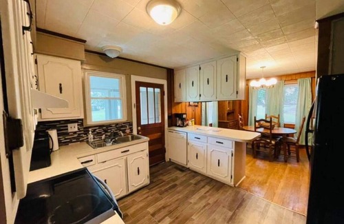Hornbeak House | The Dragonfly - Sleeps up to 8, Lake views.