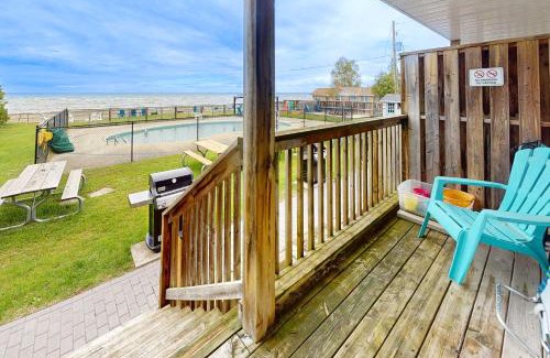 Wasaga Beach House | The Driftwood Deck 5A