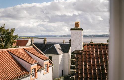 Airth Bed & Breakfast | The Dundonald Guesthouse & Cottage