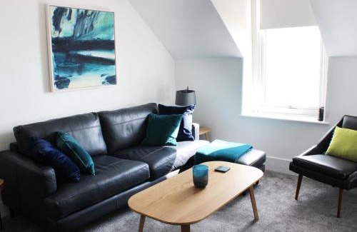 Sandgate House | The Eaves