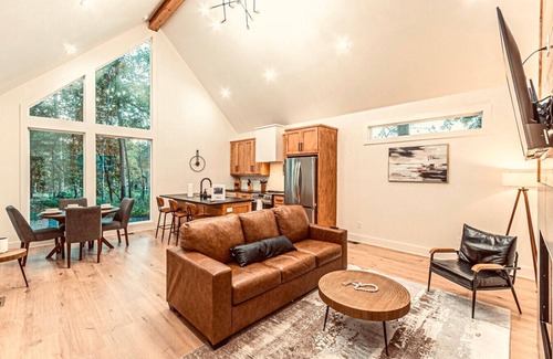 Broken Bow Cabin | The Echo: Forest Romance with Sunken Hot Tub underneath the Starlit Night