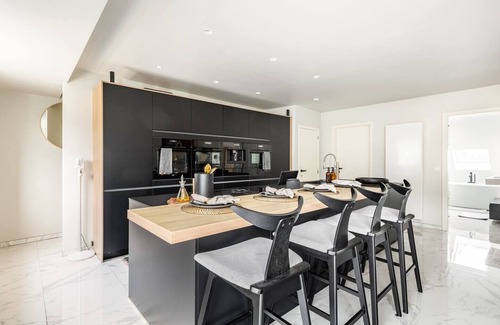 Jambes Apartment | The Edgewater Suites RIVERSIDE