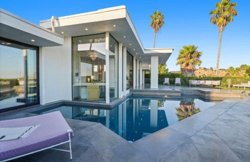 Hollywood Hills West Villa | The Elvis Villa by Stay Awhile Villas