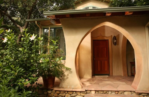 Ojai Hotel | The Emerald Iguana Inn