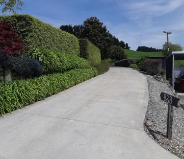 Otorohanga Bed & Breakfast | The End Lounge B&B