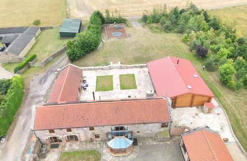 Crook House | The Estate, Luxury Spacious Family Stay with 3 Hot Tubs, Scenic Views Sleeps 16 near Durham & Bishop Auckland