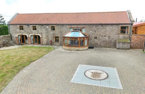 Crook House | The Estate, Luxury Spacious Family Stay with 3 Hot Tubs, Scenic Views Sleeps 16 near Durham & Bishop Auckland