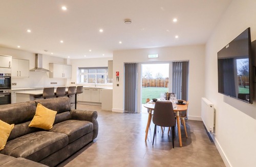Newmarket House | THE EXNING RESIDENCE, pet friendly, with a garden in Newmarket