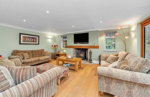 Bury St Edmunds House | The Fabulous Glen - sleeps up to 10 people with parking for 4 vehicles